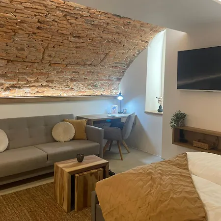 Understreet With Private Parking Košice